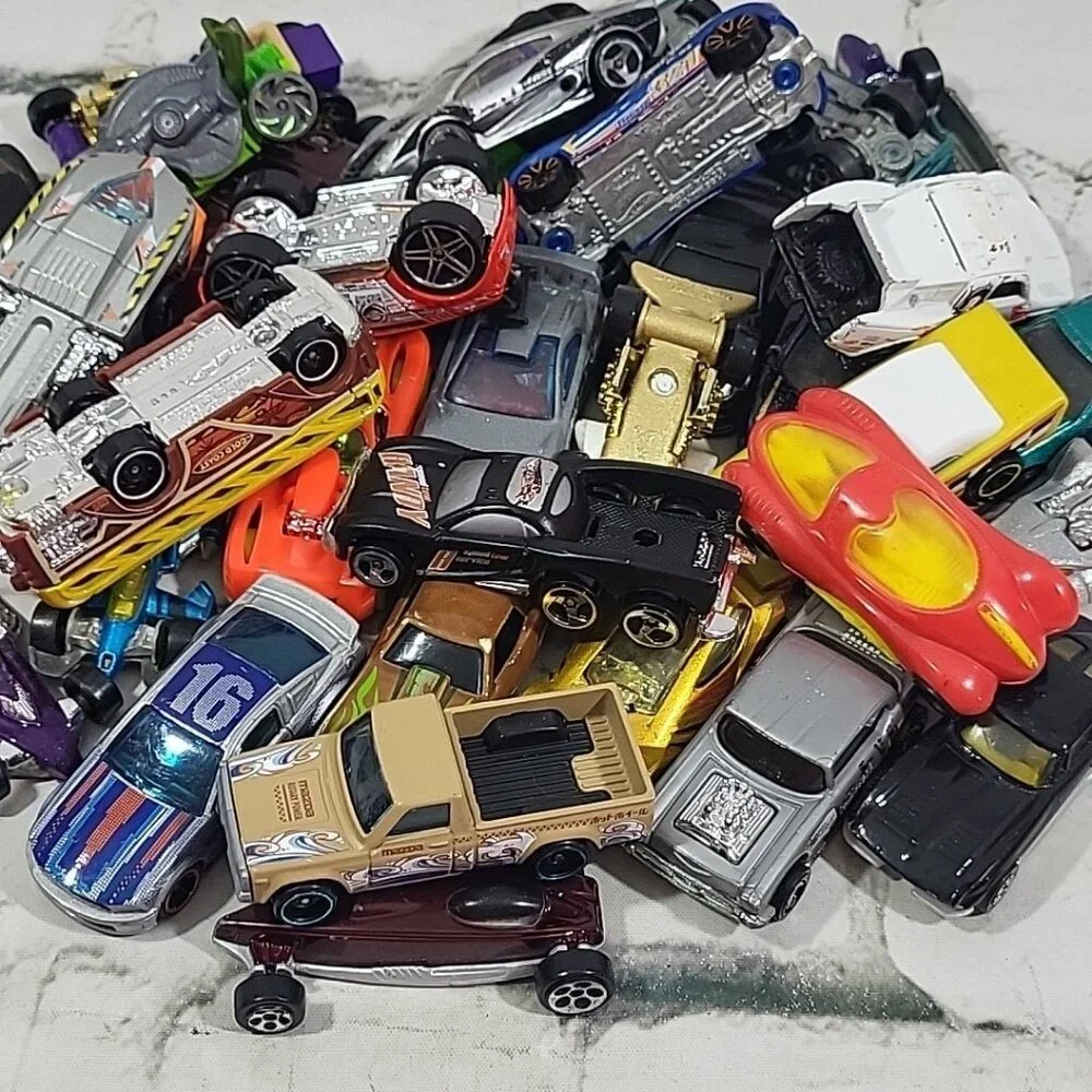 Hot Wheels Lot Of 33 Race Cars Hot Rods Trucks Die-Cast Vehicles Rolling Figures